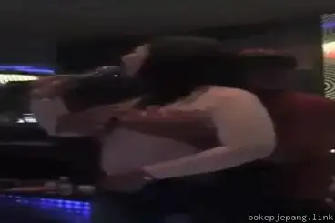 LC Karaoke Bebas Grepe Sampe Memeknya Digigit