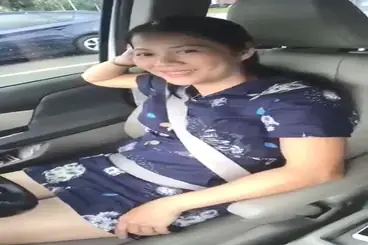 Mahmud Binor Ngangkang Pamer Memek Basah Di Mobil